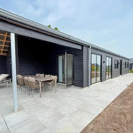 Vakantiehuis 4 Bedroom Cozy In