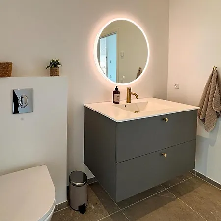 4 Bedroom Cozy In Vakantiehuis *